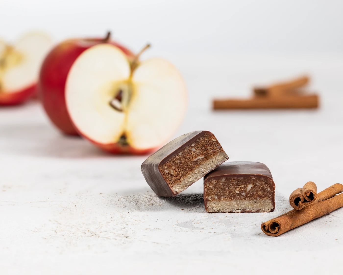 MojoBite apple cinnamon double layer bar with fresh apple and cinnamon