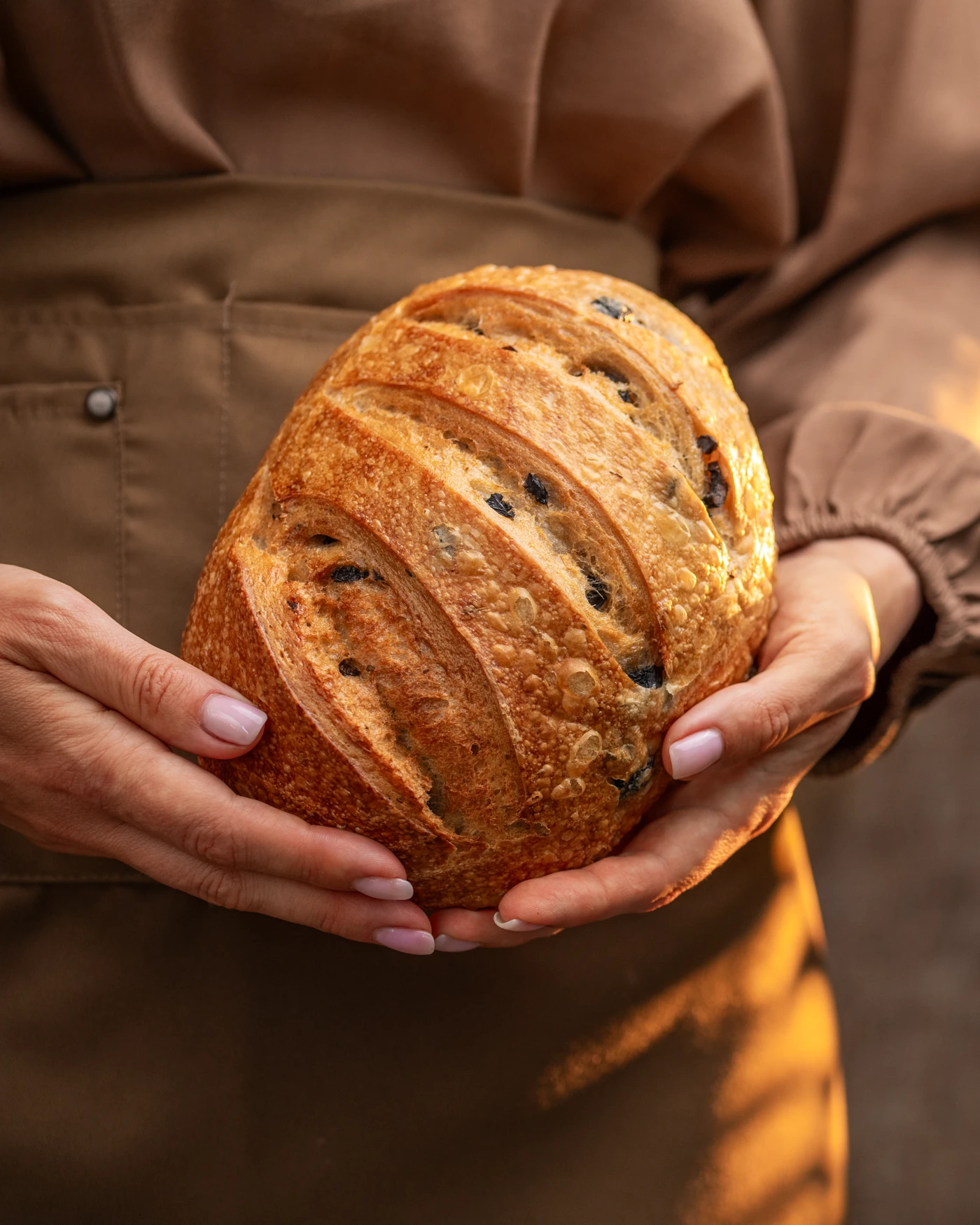 Presenting the loaf - crust scoring and flour detail