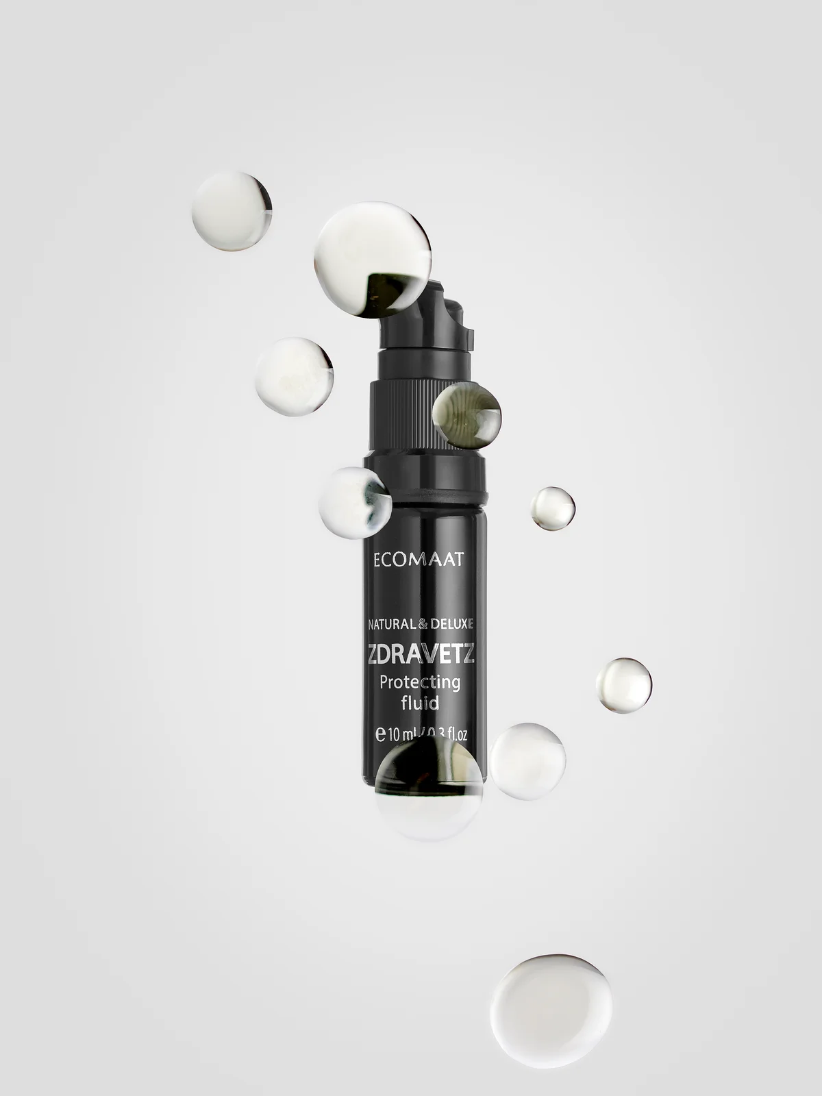 ECOMAAT black pump bottle with precise water droplets
