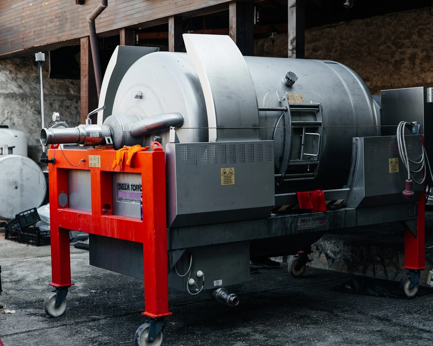 Индустриално винарско оборудване Della Toffola в изба Villa Vinifera, Пловдив, България.