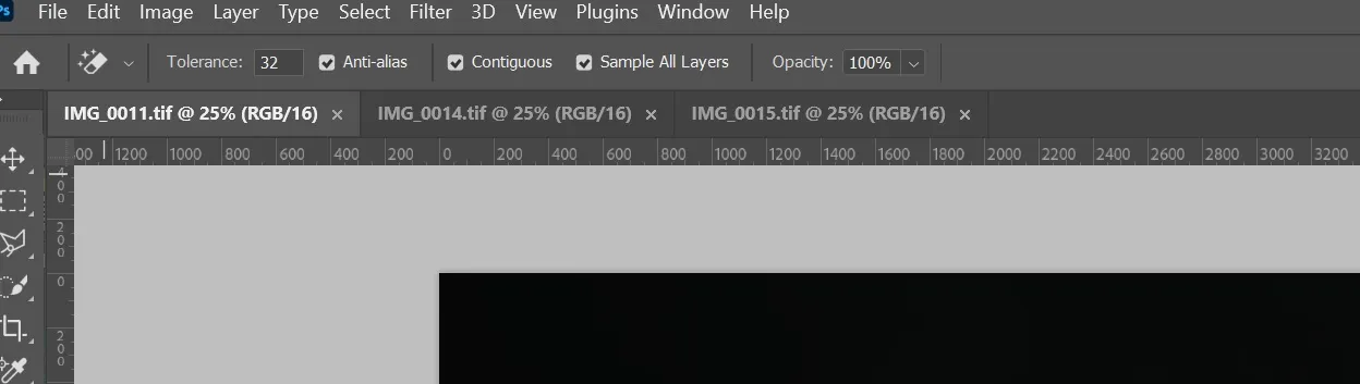 Photoshop-подобен интерфейс с отворени изображения, ключов за ефектите от майсторски клас по продуктова фотография на Dynaphos.