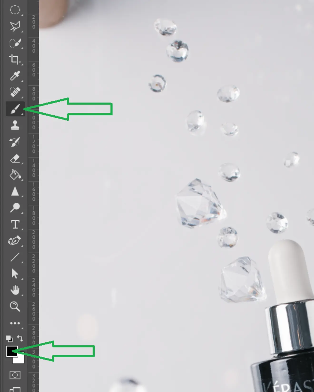 KÉRASTASE product bottle with floating crystals on white, demonstrating suspended droplets effect for product photography.